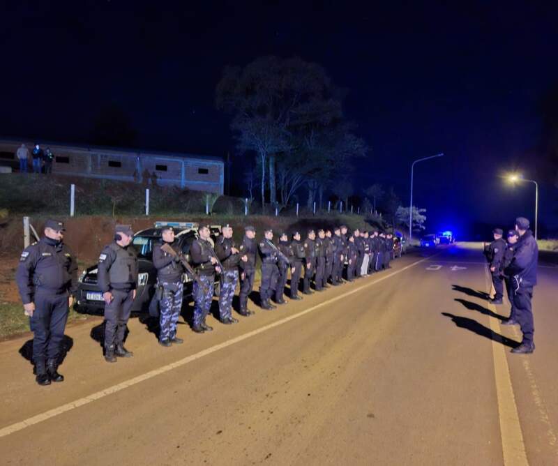 La Policía despliega grupos especiales tras un enfrentamiento con delincuentes que habrían secuestrado a un hombre en Bernardo de Irigoyen imagen-5