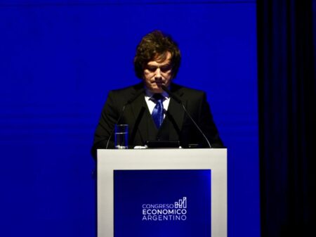 Javier Milei y sus medidas, en vivo: la aprobación del pliego de Michelli y la nueva compra de dólares del Banco Central imagen-11