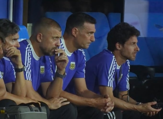 “Fue la peor charla técnica”: los jugadores de la selección revelaron qué hizo Scaloni antes de la final de Qatar “Fue la peor charla técnica”: los jugadores de la selección revelaron qué hizo Scaloni antes de la final de Qatar imagen-95