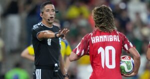 Mundial 2026: sólido debut de Yael Falcón Pérez en Suecia vs Túnez, con una única corrección del VAR sobre el final imagen-2