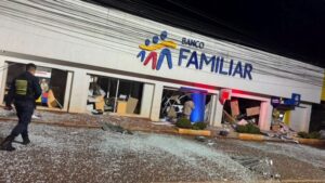 Golpe comando en Paraguay: explotaron bancos, tomaron un policía de rehén y escaparon con una fortuna imagen-1
