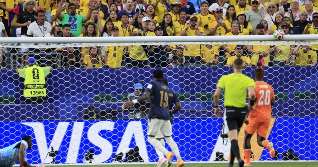 Endemoniado: un mismo travesaño le negó dos goles a Ecuador y otro a Costa de Marfil imagen-4