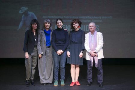 Emoción en el Teatro de Prosa: se estrenó “Colorada”, el primer documental sobre la inmigración polaca en Misiones imagen-14