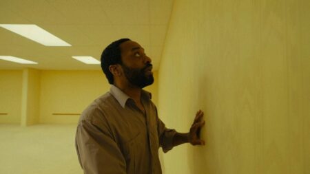 El increíble error en 'Backrooms' que da al traste con toda la idea de la película imagen-115