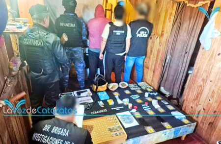 Cayó banda vinculada al asalto de una quiniela: secuestraron drogas, armas y más de 240 dosis listas para la venta imagen-68