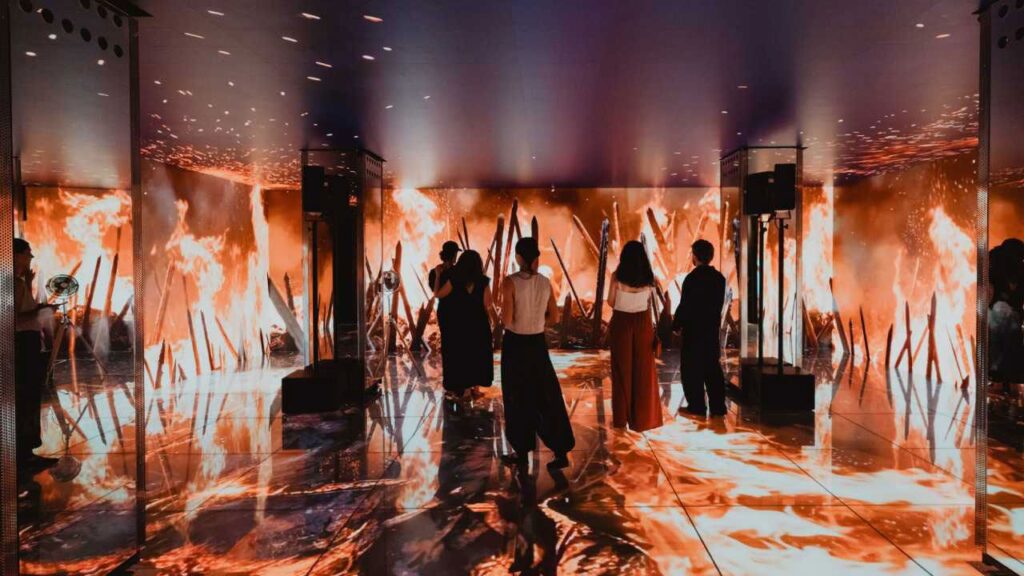 La historia de Poniente escrita en cristal y fuego: Casa Batlló acoge una instalación única por el estreno de 'La casa del dragón' imagen-5