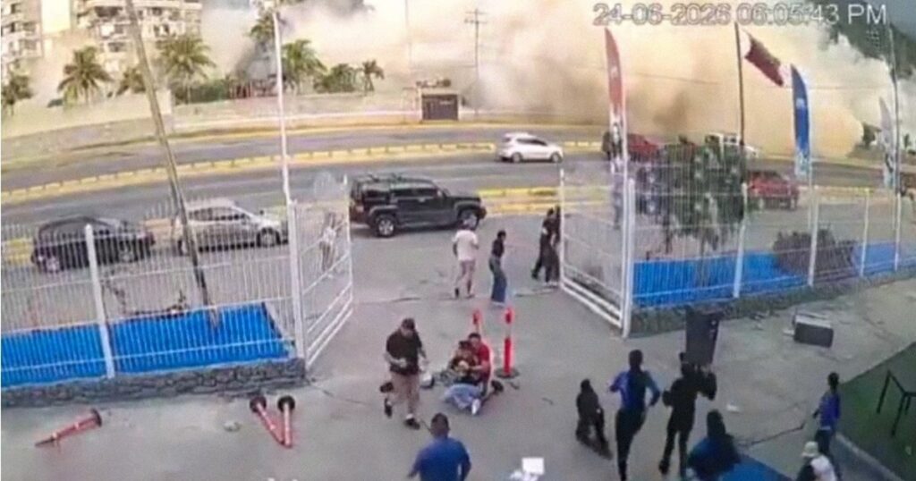 Un video mostró como cayó en segundos un edificio de 12 pisos durante los terremotos en Venezuela imagen-100