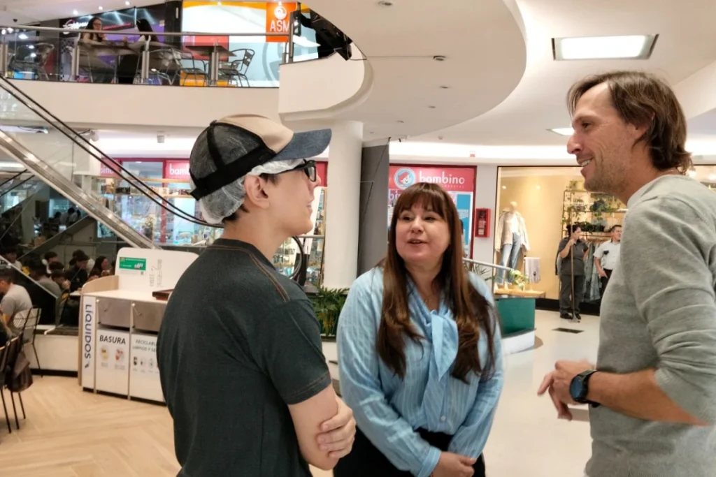 “Es mi primer empleo”: el testimonio de un joven que se incorporó al nuevo local de McDonald’s en Posadas imagen-5