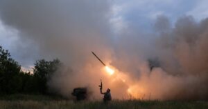 Ucrania lanzó un fuerte ataque con drones contra San Petersburgo tras el rechazo de Putin a dialogar con Zelenski Ucrania lanzó un fuerte ataque con drones contra San Petersburgo tras el rechazo de Putin a dialogar con Zelenski imagen-3