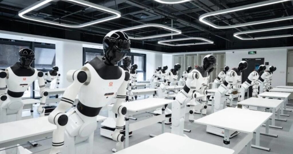 Mientras el mundo habla de inteligencia artificial capaz de escribir o programar, China está apostando por otra carrera mucho más compleja: enseñar a robots humanoides a trabajar en entornos reales mediante entrenamiento físico constante imagen-95
