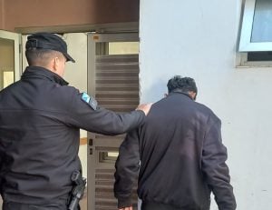 Intentó robar una motocicleta a punta de cuchillo y terminó detenido tras una persecución policial en Posadas Intentó robar una motocicleta a punta de cuchillo y terminó detenido tras una persecución policial en Posadas imagen-7