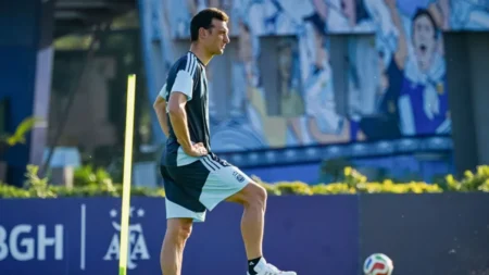 Cinco nombres y ningún central: quiénes pelean por reemplazar a Balerdi en la Selección Argentina – TyC Sports Cinco nombres y ningún central: quiénes pelean por reemplazar a Balerdi en la Selección Argentina - TyC Sports imagen-6