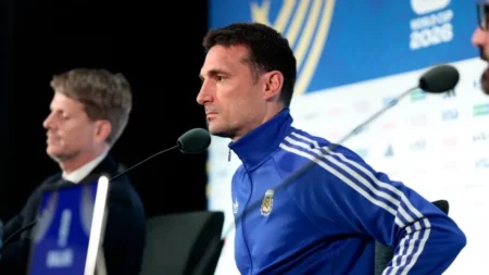 Scaloni criticó la pausa de hidratación del Mundial y reveló cómo está Messi para enfrentar a Austria - TyC Sports imagen-6