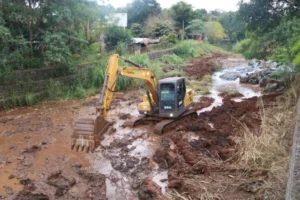Limpian sectores críticos del arroyo Mbotaby para enfrentar futuras lluvias intensas imagen-3