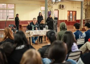 Wanda: fuertes operativos de concientización en colegios secundarios para frenar la violencia y los siniestros viales Wanda: fuertes operativos de concientización en colegios secundarios para frenar la violencia y los siniestros viales imagen-1