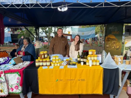 Capioví: la plaza Los Pioneros se tiñó de sabor en la Fiesta de la Meliponicultura imagen-22
