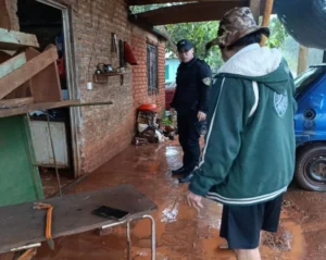 Una familia asistida por inundación en Jardín América imagen-2