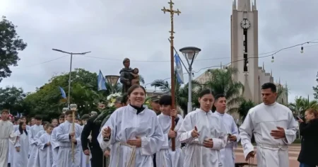 La fiesta de San Antonio de Padua unió a los fieles y celebró un nuevo año de la Diócesis de Oberá imagen-14