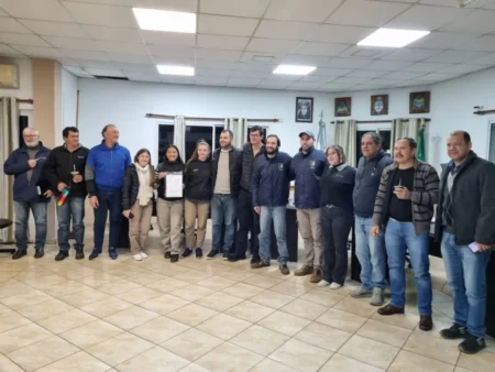 Estudiantes impulsan un proyecto para fortalecer la memoria y reconocer a los héroes de Malvinas sampedrinos imagen-14