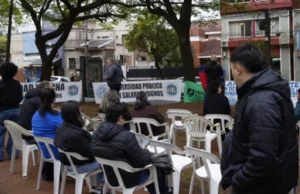 Con una clase pública frente al Juzgado Federal, universitarios reclamaron la aplicación de la Ley de Financiamiento Con una clase pública frente al Juzgado Federal, universitarios reclamaron la aplicación de la Ley de Financiamiento imagen-3