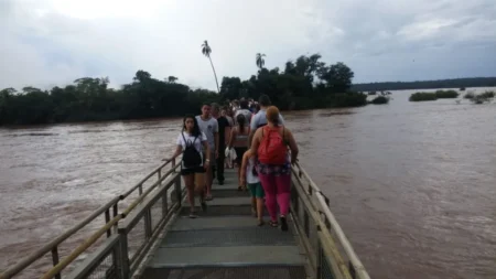 Habilitaron el circuito Garganta del Diablo y sigue la búsqueda del turista desaparecido imagen-7