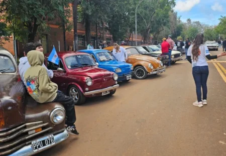 Emotivo encuentro de autos clásicos en Jardín América imagen-4