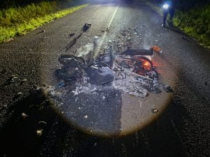 Un motociclista sufrió graves lesiones y quemaduras tras chocar contra un tractor en Mojón Grande imagen-8