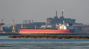 Cae el precio del petróleo tras el acuerdo de paz entre Estados Unidos e Irán Cae el precio del petróleo tras el acuerdo de paz entre Estados Unidos e Irán imagen-7