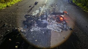 Motociclista sufrió graves heridas y quemaduras tras chocar contra un tractor en Mojón Grande imagen-1