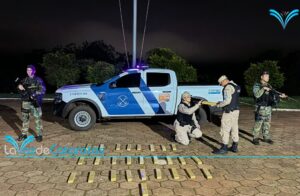 Hallan 28 kilos de droga flotando en el río Paraná tras el hundimiento de una embarcación imagen-75