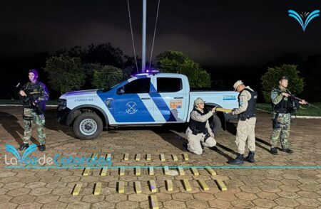 Hallan 28 kilos de droga flotando en el río Paraná tras el hundimiento de una embarcación imagen-124