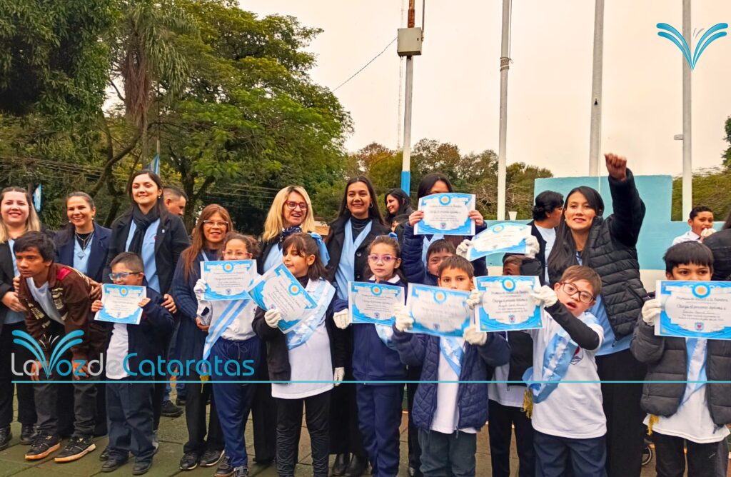 Alumnos de la Escuela Especial Esperanza emocionaron durante la promesa a la Bandera imagen-70