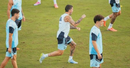 El video a sonido ambiente de la práctica de la Selección: la arenga de De Paul, el beso de Julián y la buena imagen de Paredes imagen-19