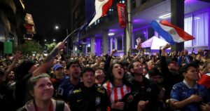 Paraguay vive una fiesta interminable: de la locura en las calles al feriado que decretó el presidente por el pase a octavos en el Mundial 2026 imagen-3