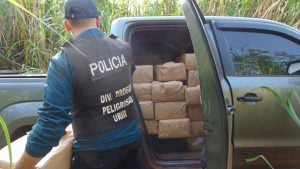 Frustraron la fuga de una camioneta cargada con 900 kilos de droga en Eldorado Frustraron la fuga de una camioneta cargada con 900 kilos de droga en Eldorado imagen-7