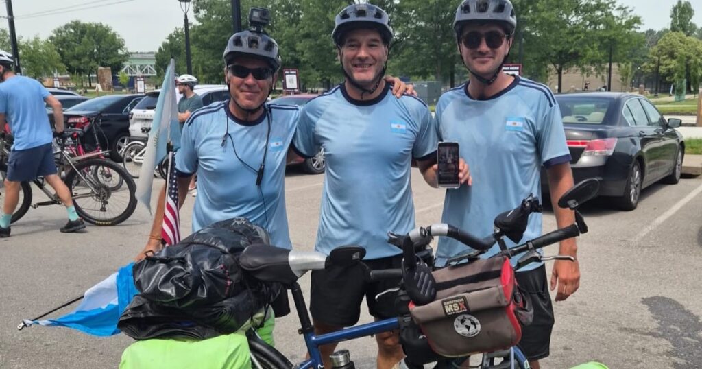 Olé en Kansas: los tres ciclistas argentinos que pasaron por 17 países en nueve meses para llegar al Mundial imagen-5