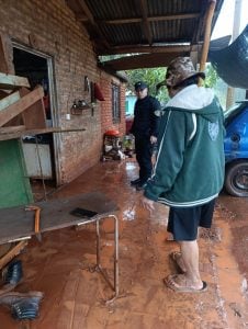 La Policía de Misiones desplegó un amplio operativo de asistencia, prevención y contención por el temporal imagen-8
