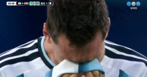 Video: la emoción de Lionel Messi después de anotar el gol contra Argelia imagen-1