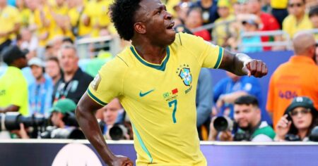 Vinícius, tras el debut: "Vamos a conseguir grandes victorias", "necesitamos mejorar" y el problema con el césped imagen-15