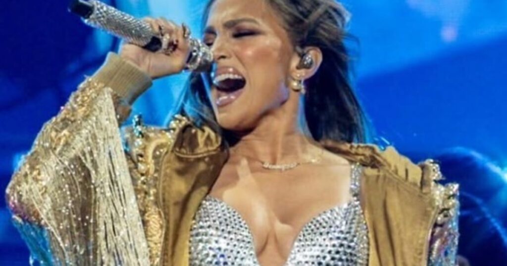 “Tendría sexo con cualquiera de ellos": quiénes son los famosos elegidos por Jennifer Lopez imagen-99