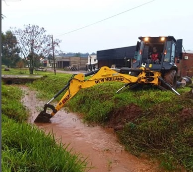 En San Javier intensifican los trabajos de mantenimiento y limpieza en distintos barrios imagen-122