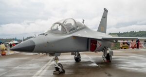Aviones militares de fabricación china fueron vistos en un aeropuerto de Nueva York y llamaron la atención por un detalle imagen-3
