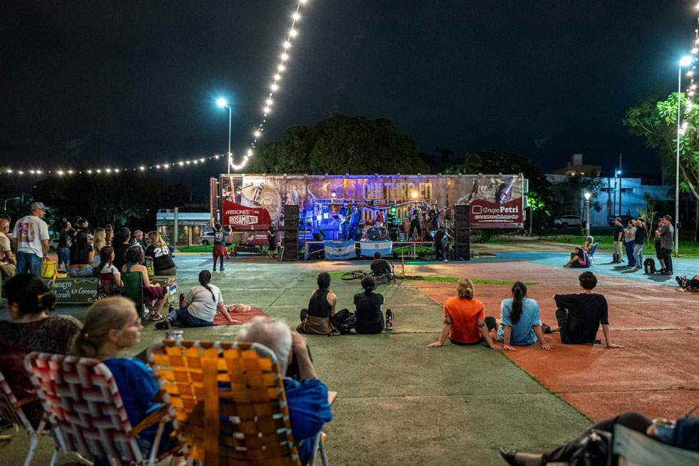 El rock nacional resonó en la Costanera de Posadas de la mano de Humo El rock nacional resonó en la Costanera de Posadas de la mano de Humo imagen-4