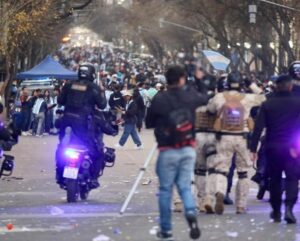 Incidentes en Córdoba: robaron una joyería, hubo disturbios y más de 40 detenidos en los festejos por el triunfo de Argentina imagen-2