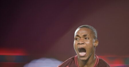 Se golpeó la cabeza, pero pudo seguir en cancha y fue el héroe de Lanús: «Quiero dar todo» Se golpeó la cabeza, pero pudo seguir en cancha y fue el héroe de Lanús: "Quiero dar todo" imagen-16