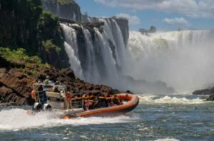 Brasil: Tragedia en las Cataratas: muere un turista holandés tras el vuelco de una embarcación del Macuco Safari imagen-73