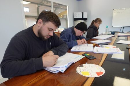 En busca de la excelencia: jóvenes misioneros se capacitan en Alemania para fortalecer la industria metalmecánica imagen-68