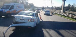 Un auto que iba marcha atrás por Panamericana provocó un insólito accidente imagen-4