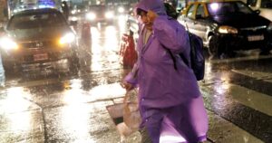 Diluvia en la Ciudad y el GBA y sigue el alerta naranja por tormentas: hasta qué hora continuarán las lluvias y las fuertes ráfagas imagen-3