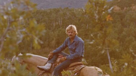 En los 60, Robert Redford tomó un desvío por la montaña yendo a California. Décadas más tarde construyó una casa y cambió para siempre el cine En los 60, Robert Redford tomó un desvío por la montaña yendo a California. Décadas más tarde construyó una casa y cambió para siempre el cine imagen-114
